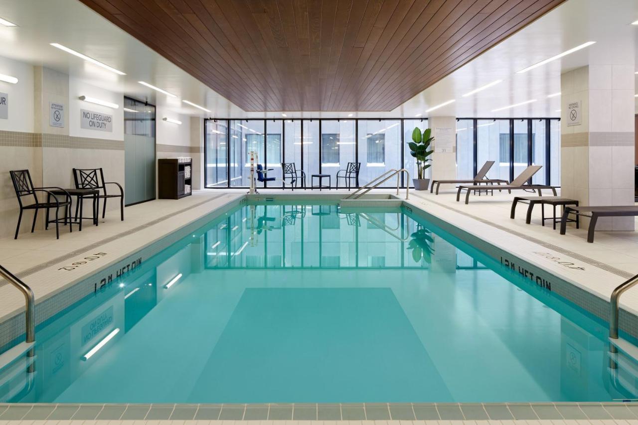 Courtyard Montreal Midtown Hotel Luaran gambar