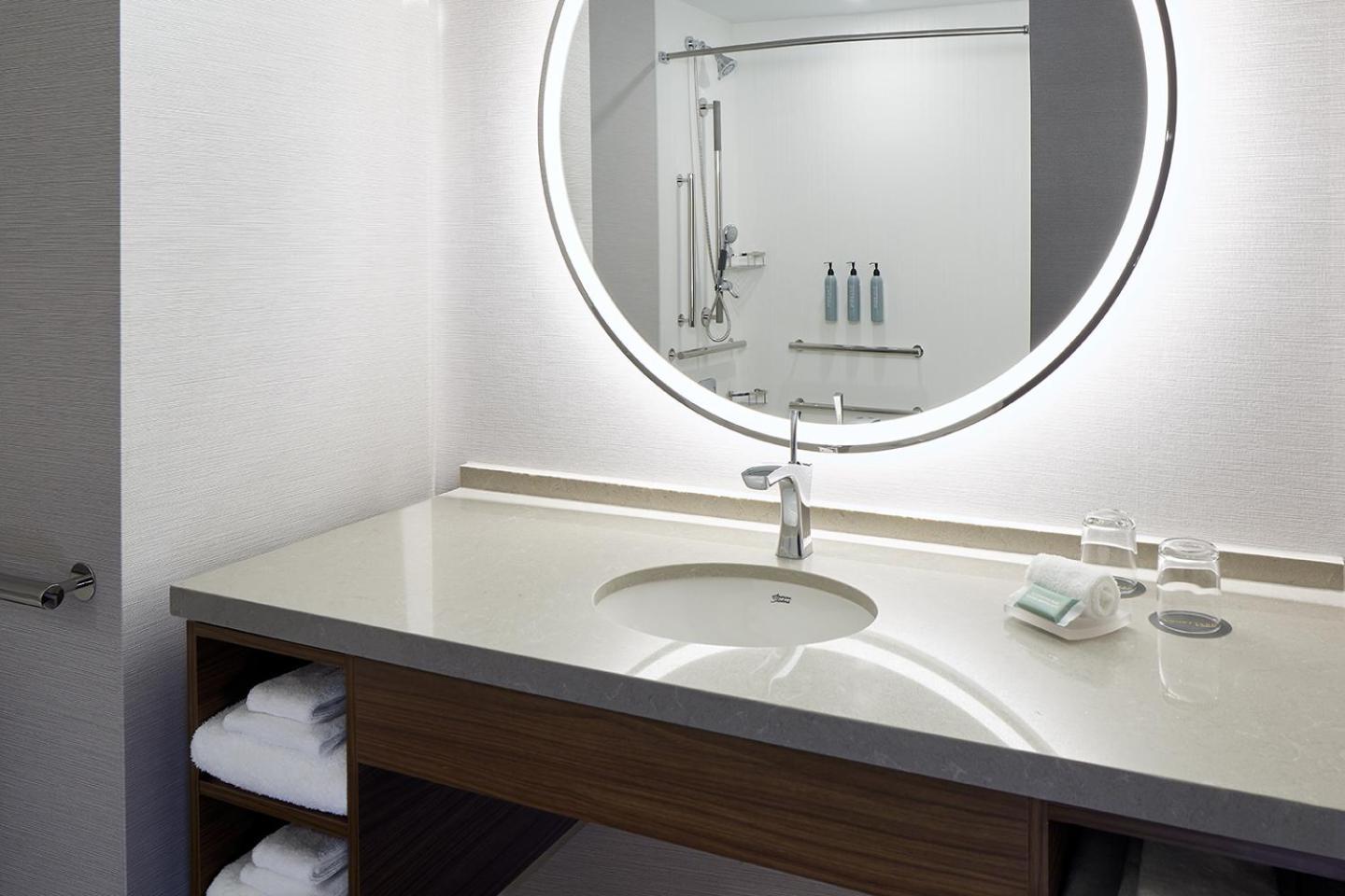 Courtyard Montreal Midtown Hotel Luaran gambar